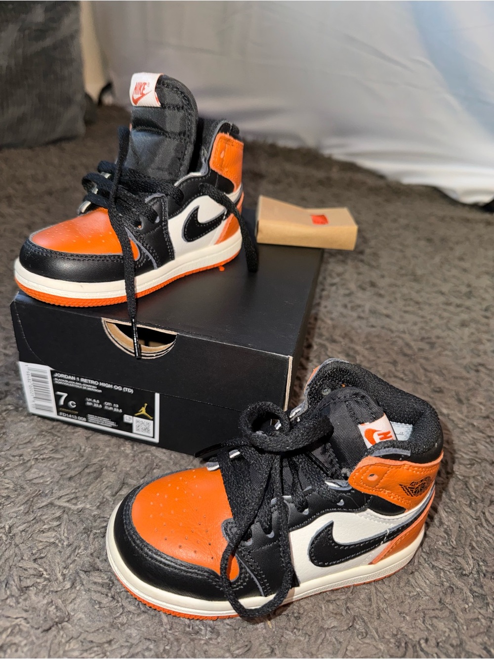 Jordan 1 retro High OG , Orange, Black & White Sneakers toddler 7C